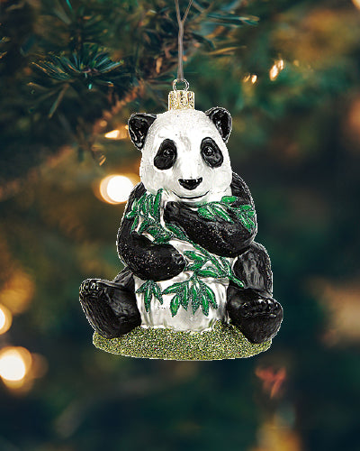 Bedårende glas julekugle, der forestiller en panda