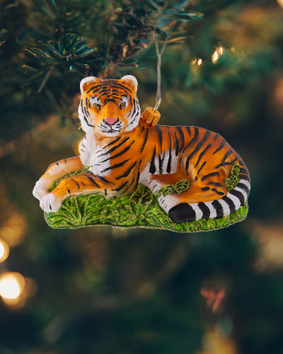 Majestætisk og eksklusiv julekugle i glas, der forestiller en tiger